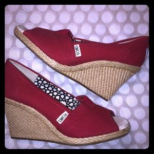 TOMS wedges
